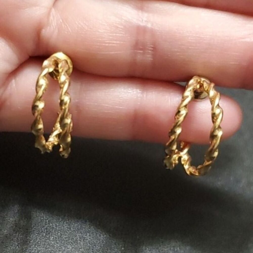 Gold tone twisted hoop earrings